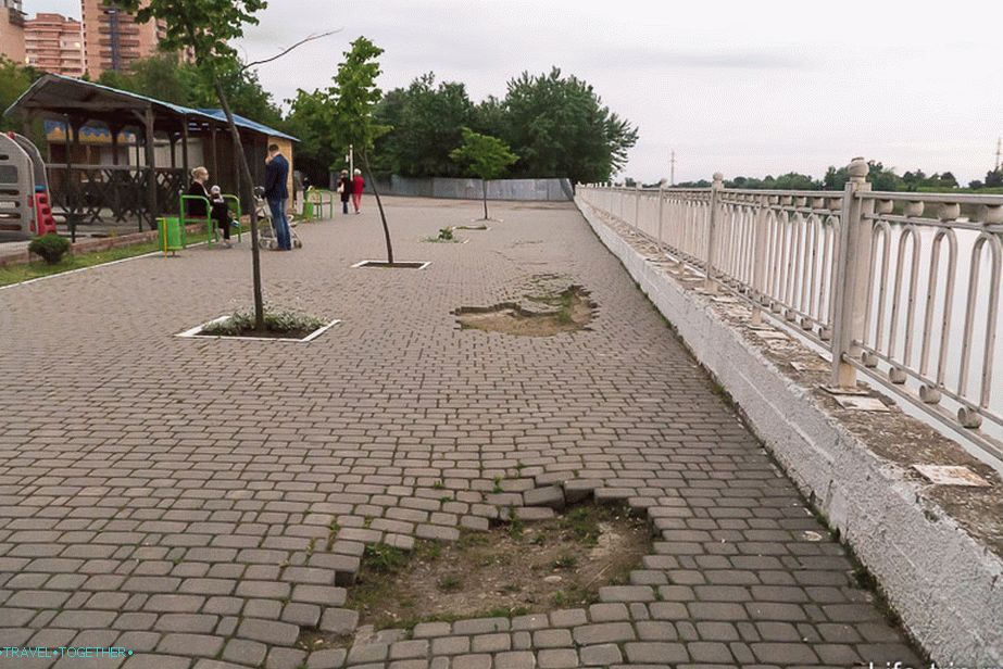Embankment in the Yubileiny district
