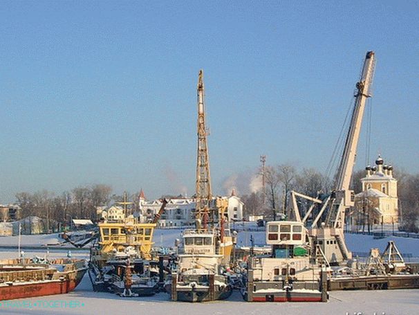 Next to the Uglichenskaya hydroelectric station.